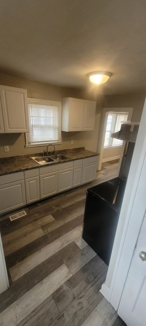 2033 E Gregory Blvd | 2 BD 1 BATH