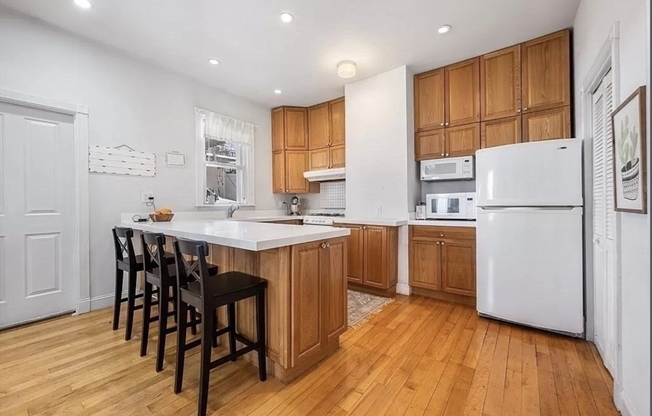 866 E 5 ST