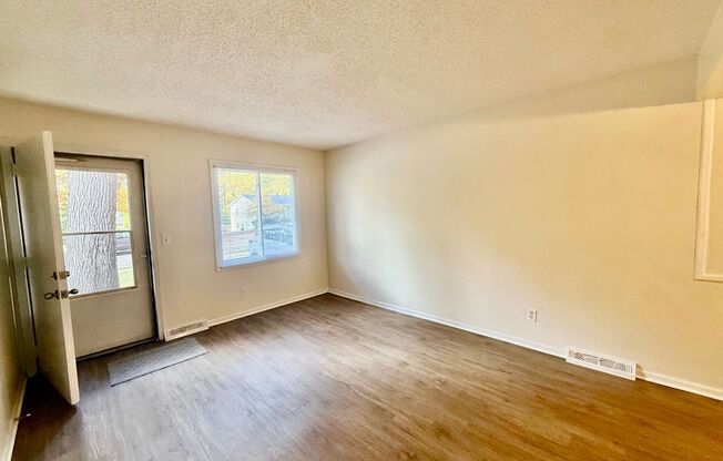 2 Bedroom Duplex In Wyoming Available December 1st