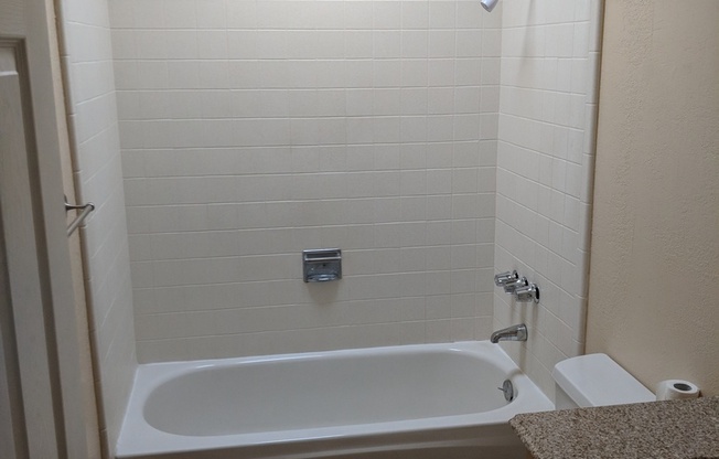 2 beds, 2 baths, $1,400