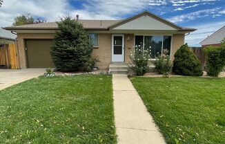 Beautiful 4 Bed 2 Bath House in Northglenn Available now!!