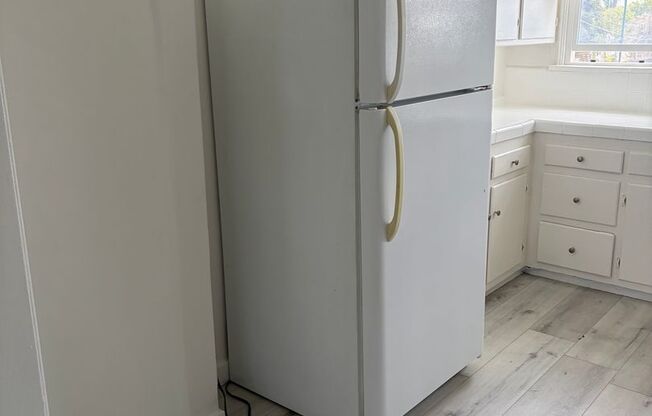 2 beds, 1 bath, $1,950, Unit 5940-6