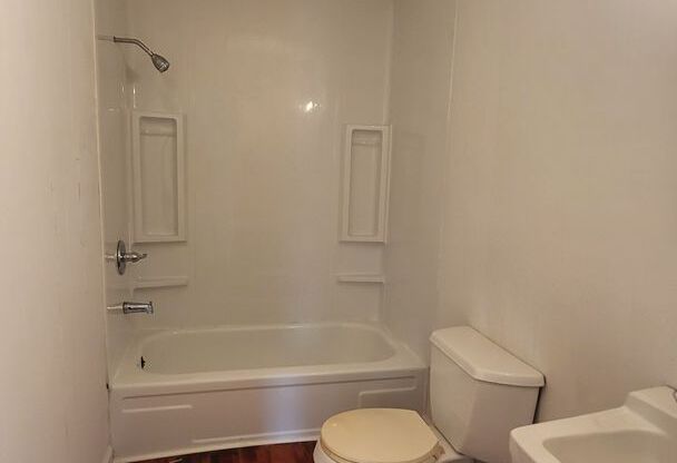 2 beds, 1 bath, $850