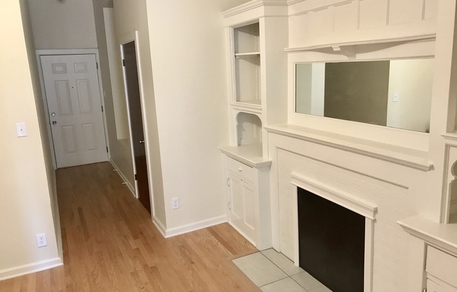 2 beds, 1 bath, 700 sqft, $1,800, Unit 3253 - Unit 1B