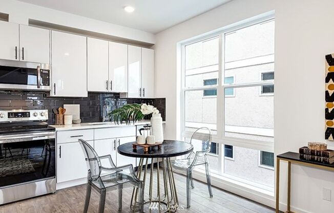 2 Bedroom Ballard Townhome Available
