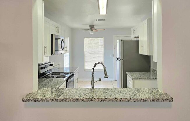 850 E Lime St, Unit #9: 2 BED/2.5 BATH- Townhouse FOR RENT