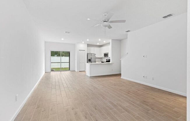 Newer Townhome - Tara West End