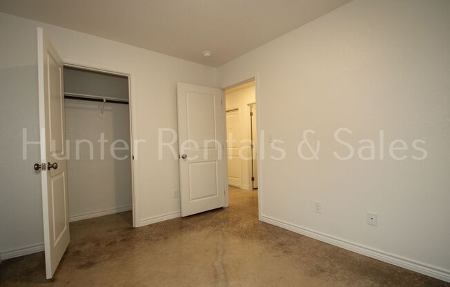 3 beds, 2 baths, $1,475, Unit Unit B