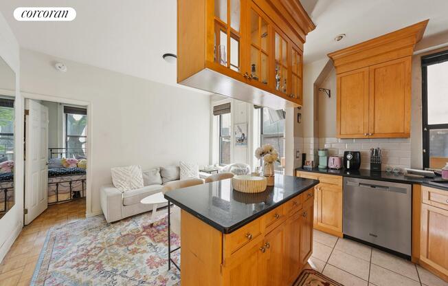 246 E 51 ST