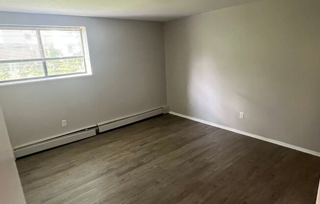 2 beds, 1 bath, 875 sqft, $1,050, Unit O103