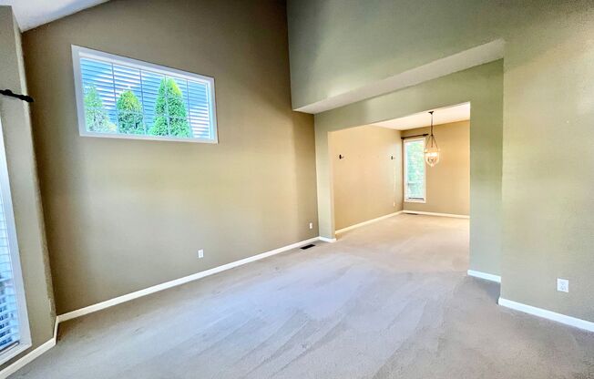 Lovely 4 Bedroom 2.5 Bathroom - Lake Oswego - A/C, Washer & Dryer, Community Amenities