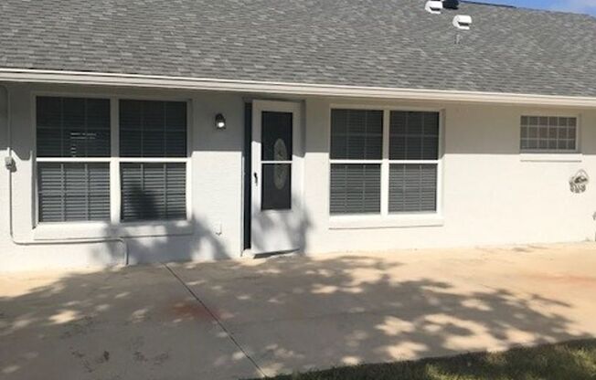 3 beds, 2 baths, $2,300