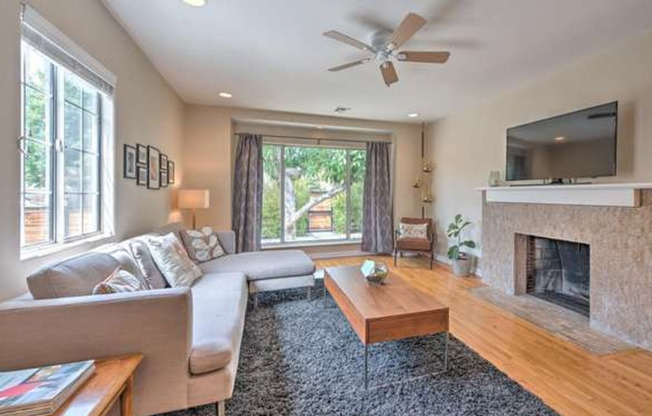 Beautifully Remodeled Home in Fantastic Westside Village/Palms location