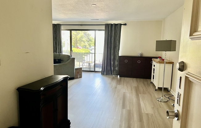 2 beds, 2 baths, 1,095 sqft, $2,600, Unit 1-H