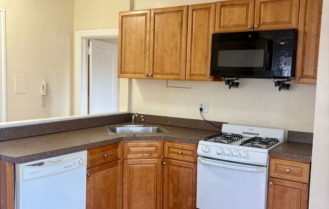 1 bed, 1 bath, 650 sqft, $1,175, Unit 4827-D2