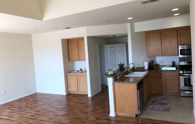 2 beds, 2.5 baths, 1,296 sqft, $3,200, Unit 8714-208