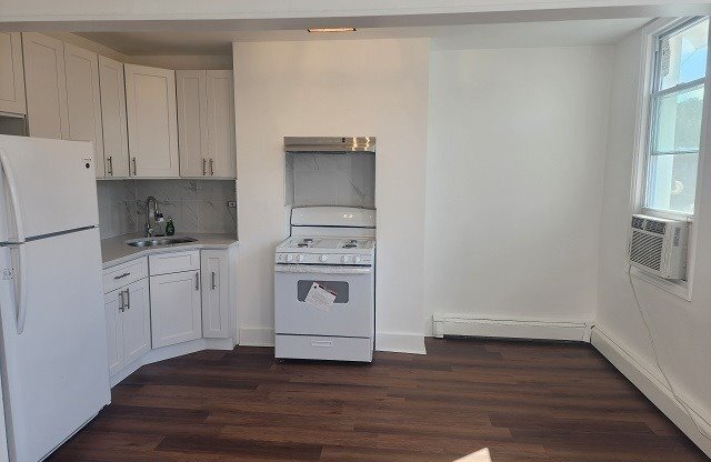 3 beds, 1 bath, 850 sqft, $4,000, Unit 3