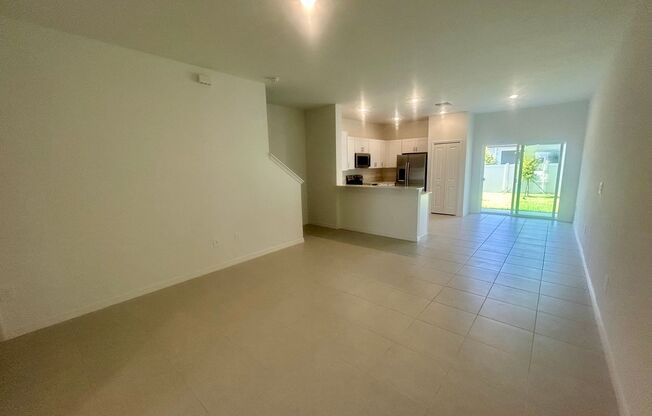 Stylish Townhome in the Heart of Ruskin – Prime Location.