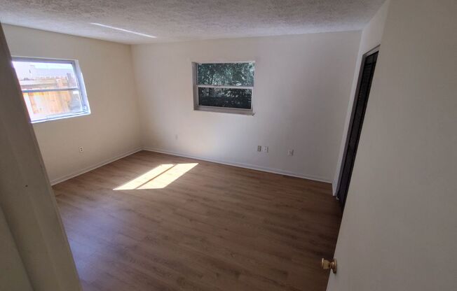 2 beds, 1 bath, $1,400