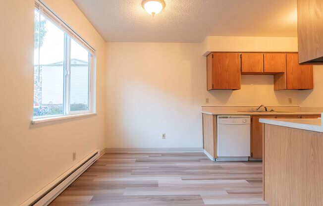 2232 SE Pine St - Units #3 & #6: Get 1 Month Free!