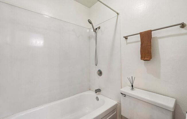 2 beds, 1 bath, 916 sqft, $1,495, Unit 15