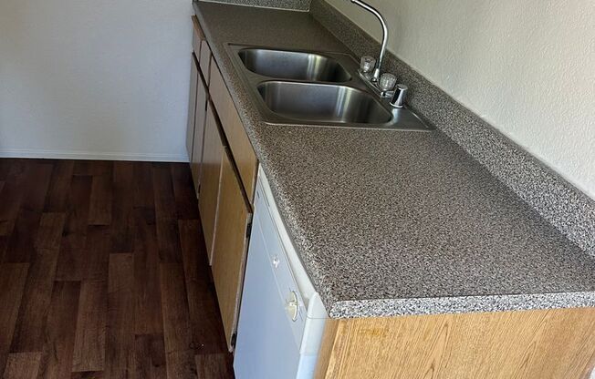 2 beds, 2 baths, 900 sqft, $2,200, Unit 49
