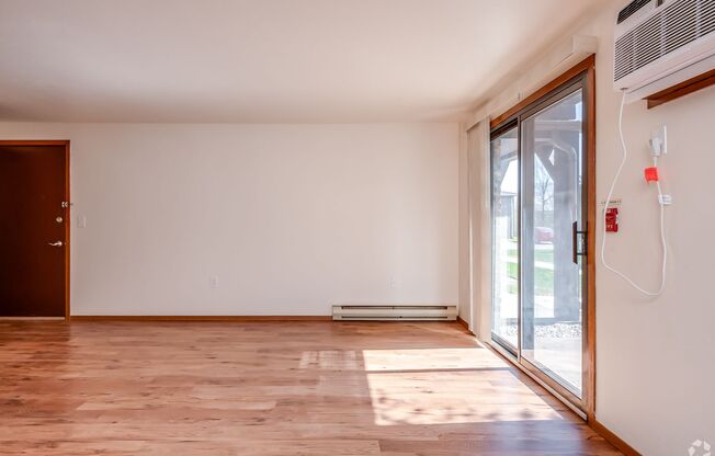 2 beds, 1 bath, 775 sqft, $1,079.99, Unit 1363-03