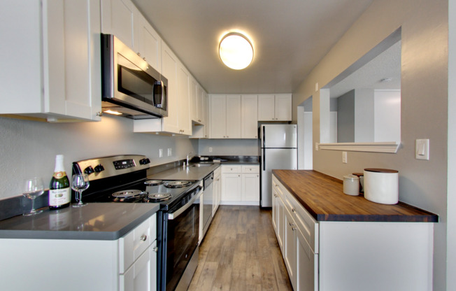 2 beds, 1 bath, 925 sqft, $2,350, Unit 317