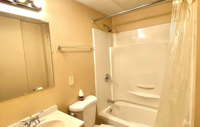 1 bed, 1 bath, $950, Unit Unit 3