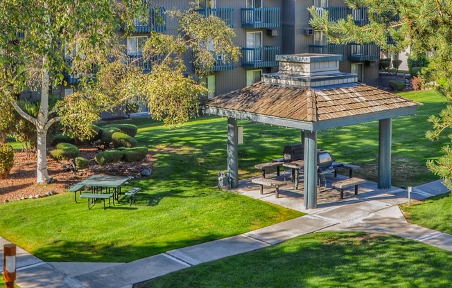 Clearwater Square Apartments Outdoor Gazebo and Landscaping