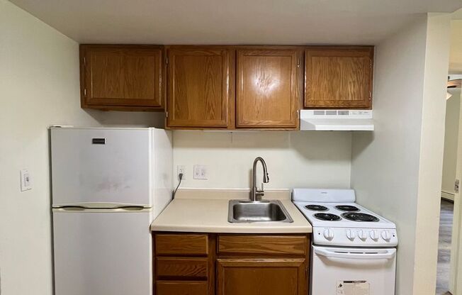 1 bed, 1.5 baths, 850 sqft, $1,295, Unit 141W