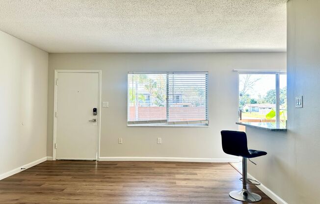 2 beds, 1 bath, 920 sqft, $1,899, Unit 24