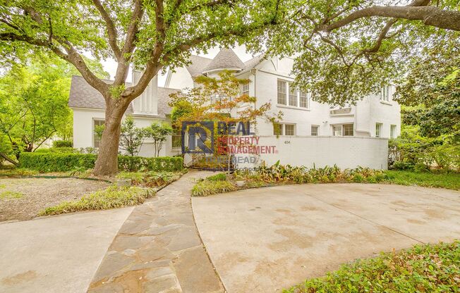 Charming Monticello Townhome – 4 Beds, Updated Kitchen & On-Site Parking