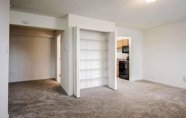 A room with a carpeted floor and a white door.