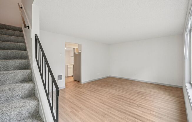 3 beds, 1.5 baths, 1,246 sqft, $1,999, Unit 2619