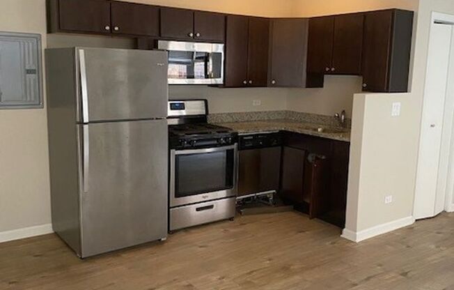Studio, 1 bath, 475 sqft, $1,225, Unit 301