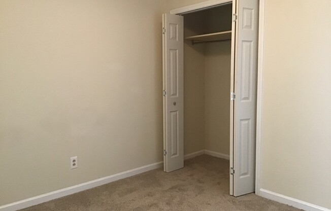 2 beds, 1 bath, $985