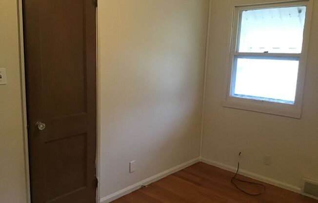 3 beds, 1 bath, $1,295