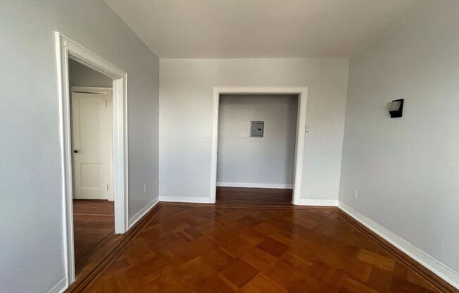 1 bed, 1 bath, $1,600, Unit D4