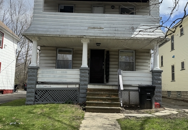 2927 E 126 ST