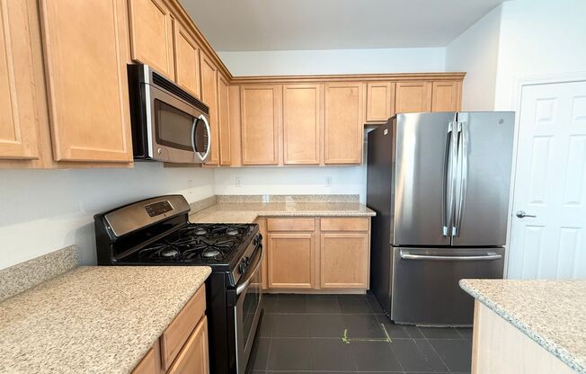 3/BD 2.5/BA Beautiful Home with Loft, Mountain Views & Backyard Oasis