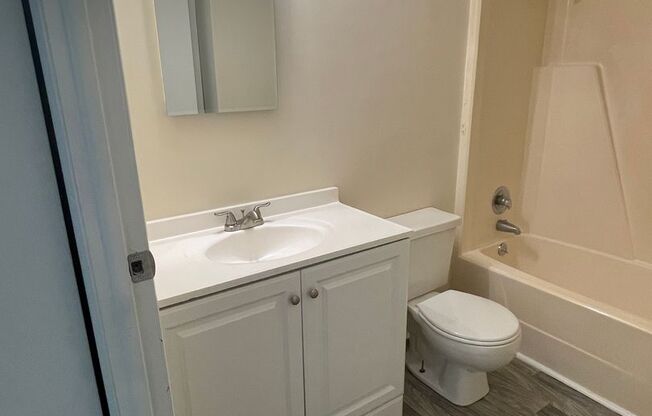 1 bed, 1 bath, $995, Unit 503