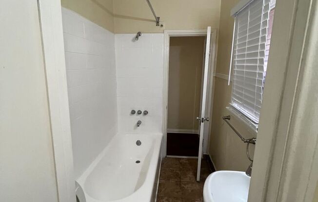 1 bed, 1 bath, 550 sqft, $1,595, Unit 05