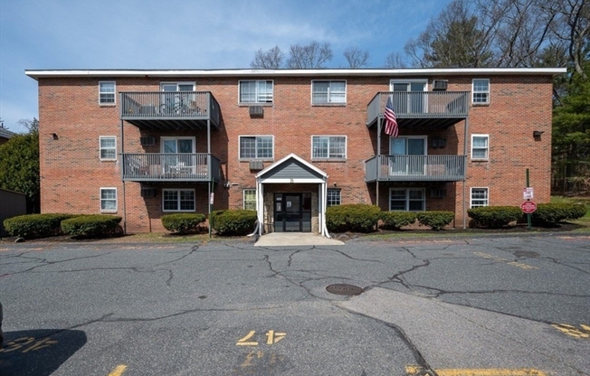 302 BOSTON POST RD E