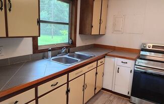 3 beds, 1 bath, $1,700