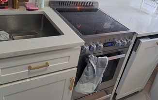 1 bed, 1 bath, 725 sqft, $3,000, Unit 44