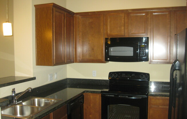 2 beds, 2.5 baths, $2,100, Unit # 13