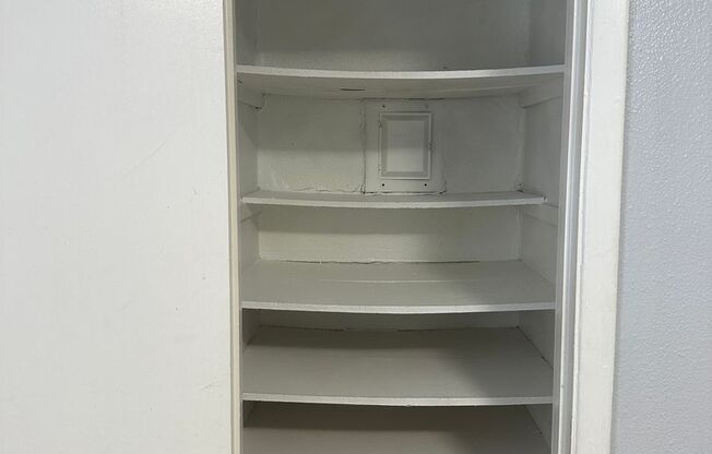 2 beds, 1.5 baths, 992 sqft, $780, Unit 233E