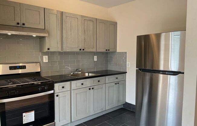 1256 CLAY AVE (929)263-1665