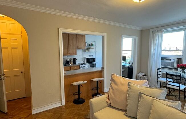 1 bed, 1 bath, $2,100, Unit 404